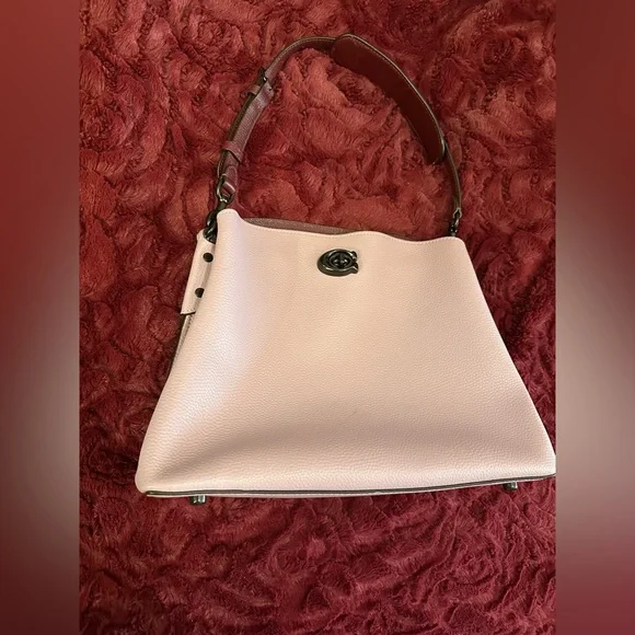 Elegant Lavender Coach Leather Shoulder Bag C2590 - Picture 2 of 11